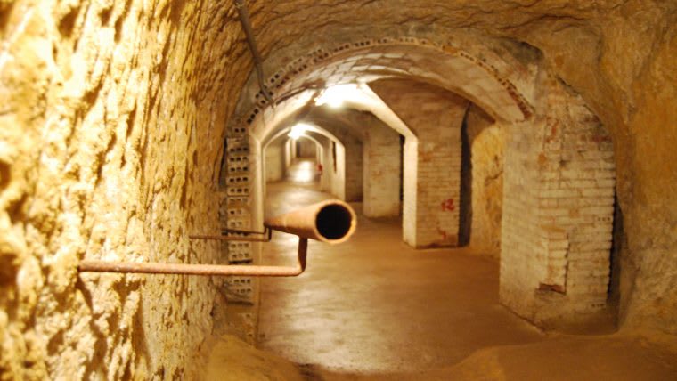 Bomb shelter in Barcelona -secrets about barcelona